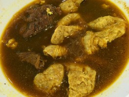 咖喱牛肉油豆腐粉丝汤