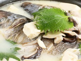 野生鱼头豆腐砂锅