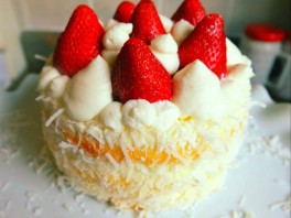 草莓椰蓉奶油蛋糕